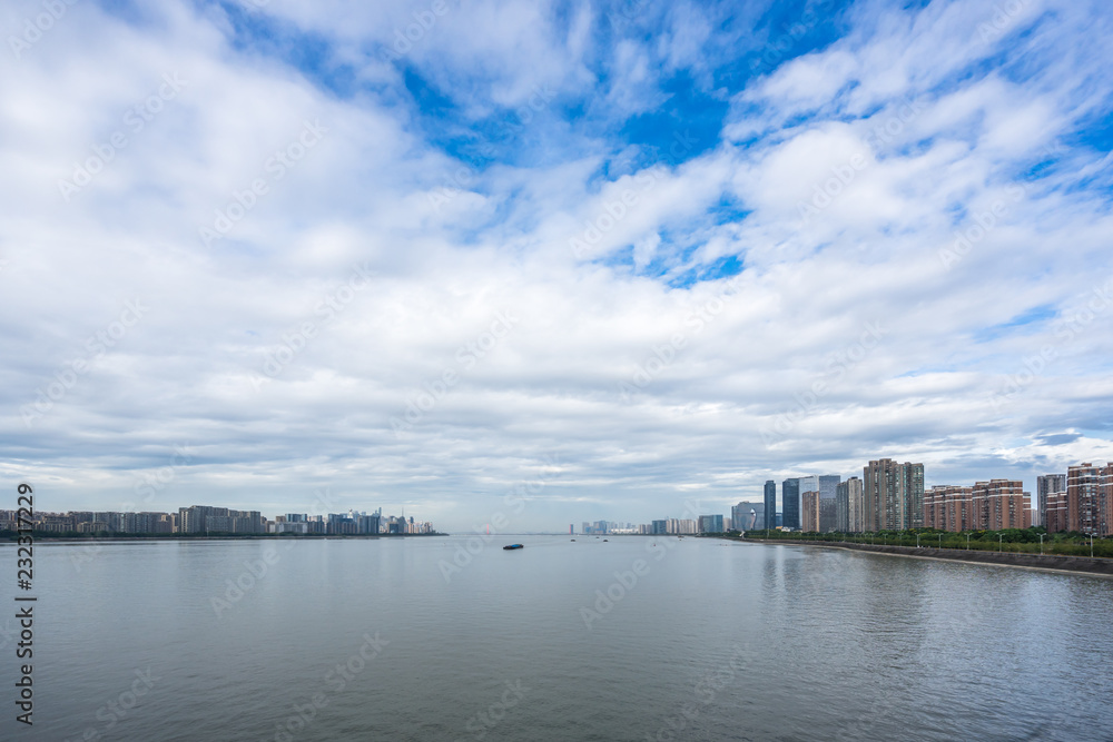 城市天际线全景