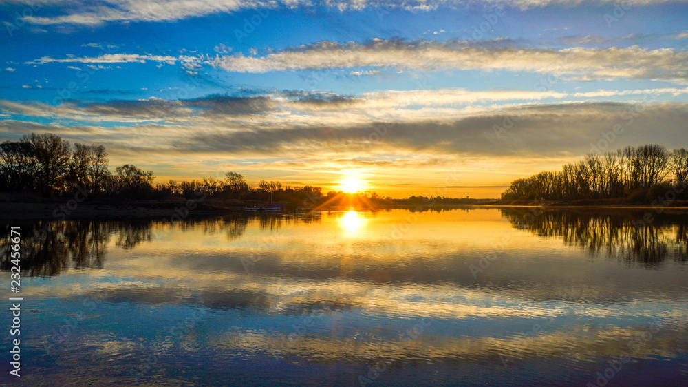 Herbstlandschaft am Wasser