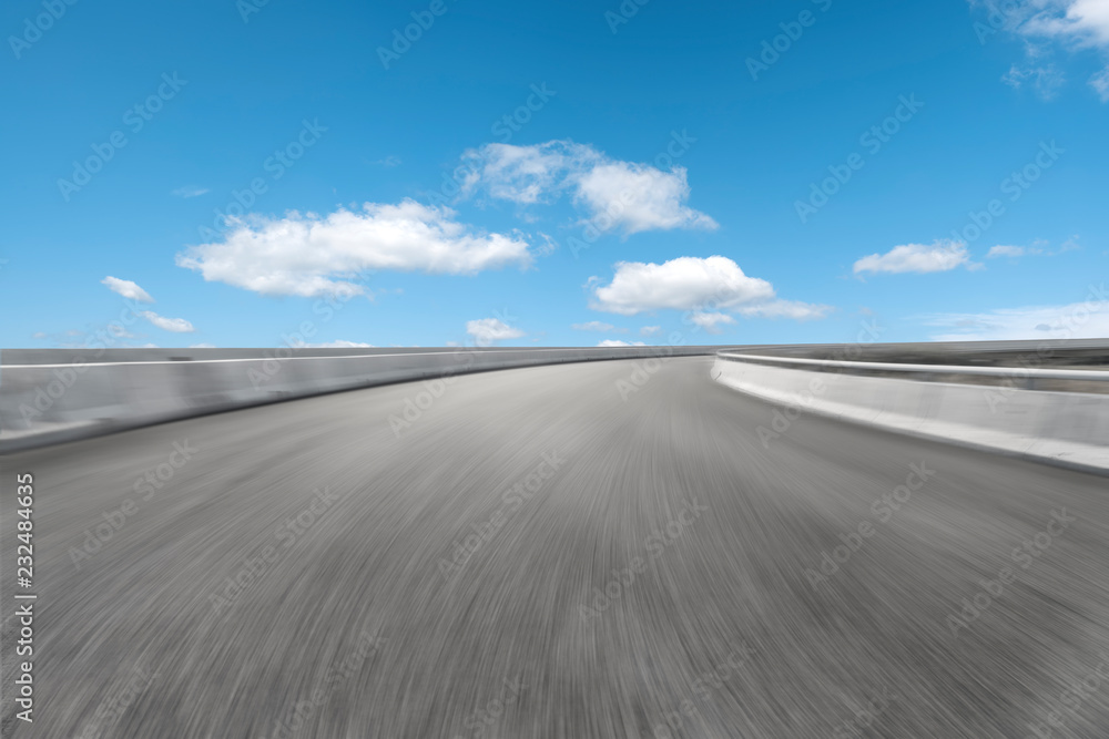 天空公路沥青路和美丽的天空日落风景