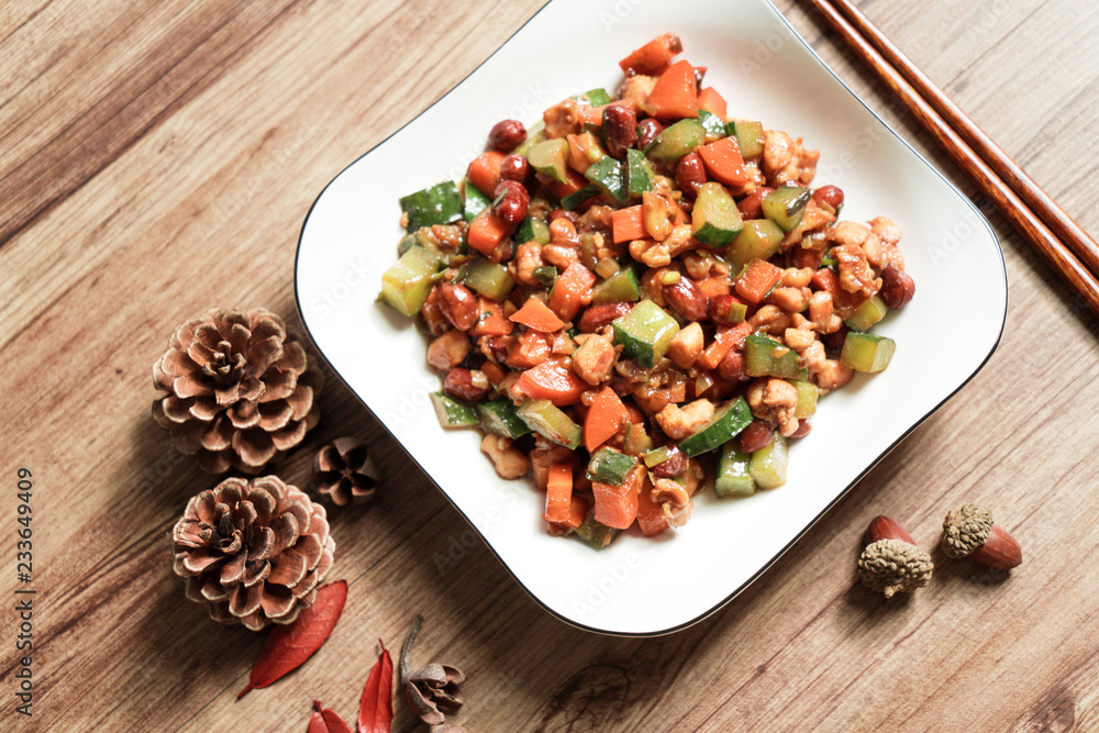 中国传统美食，麻辣花生鸡丁