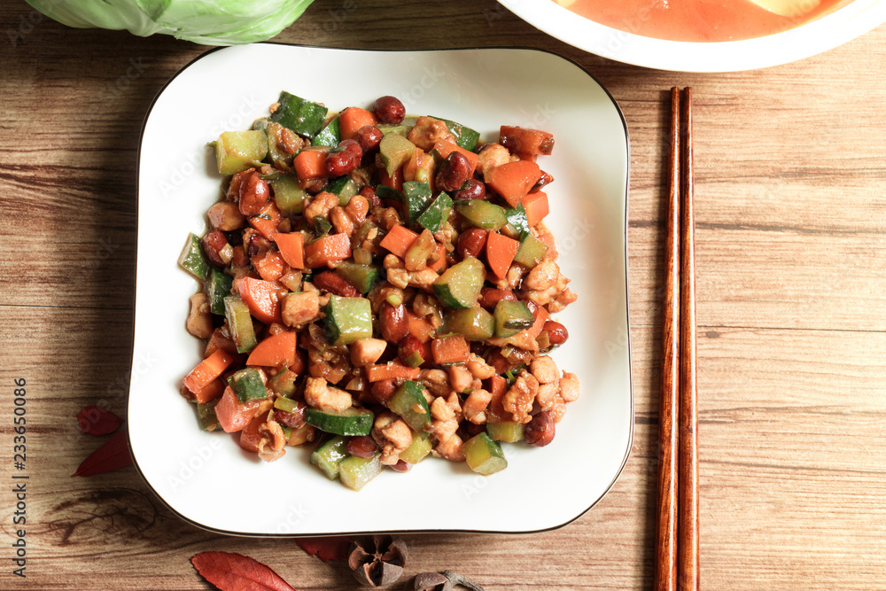 中国传统美食，麻辣花生鸡丁