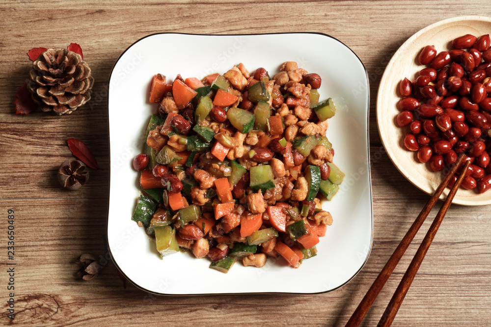 中国传统美食，麻辣花生鸡丁