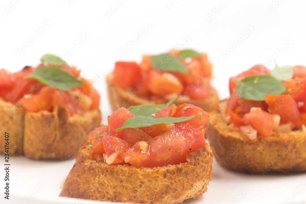 盘子里的传统意大利Bruschetta