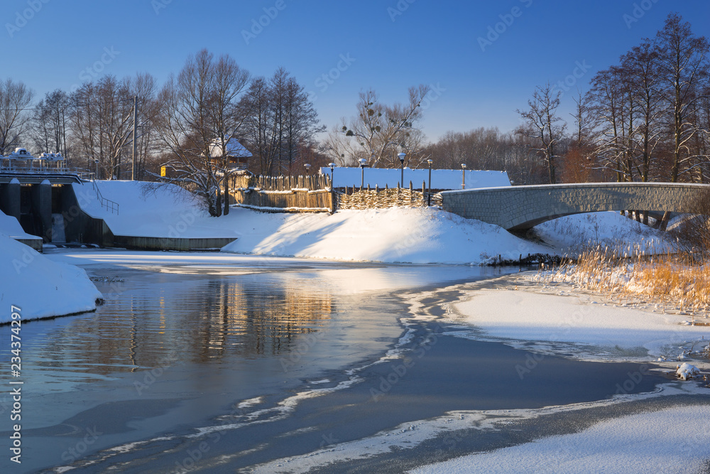 波兰格但斯基普鲁什茨中世纪村庄的雪冬