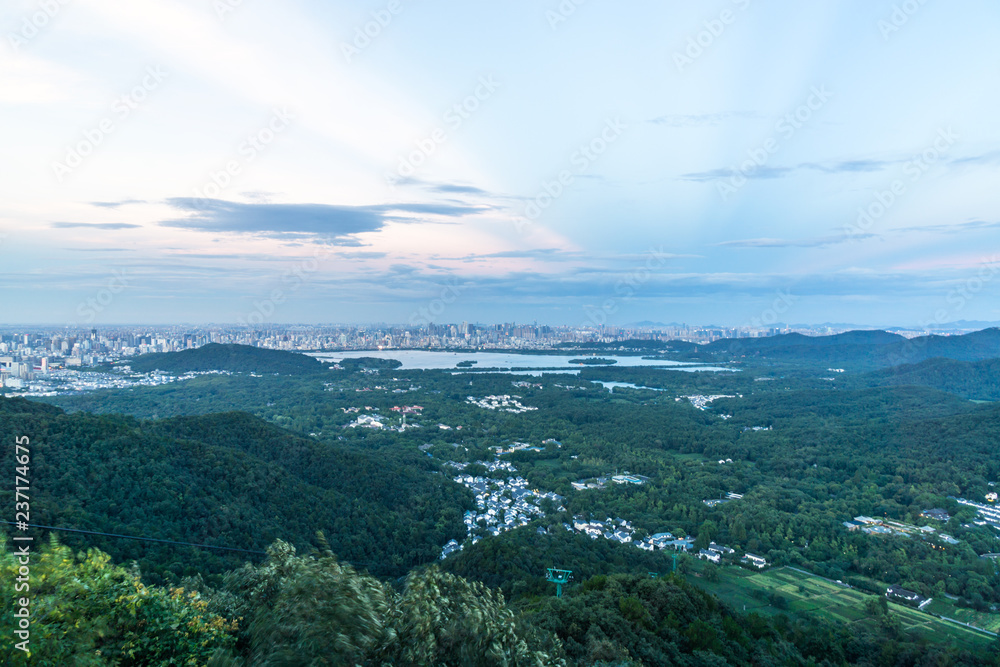 城市天际线全景