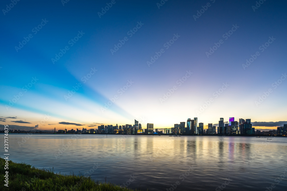 城市天际线全景