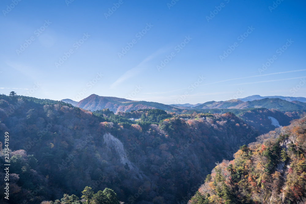 Kokonoe Yume悬索桥（大隅桥）周围的古居山（古居仁赞），最高的su