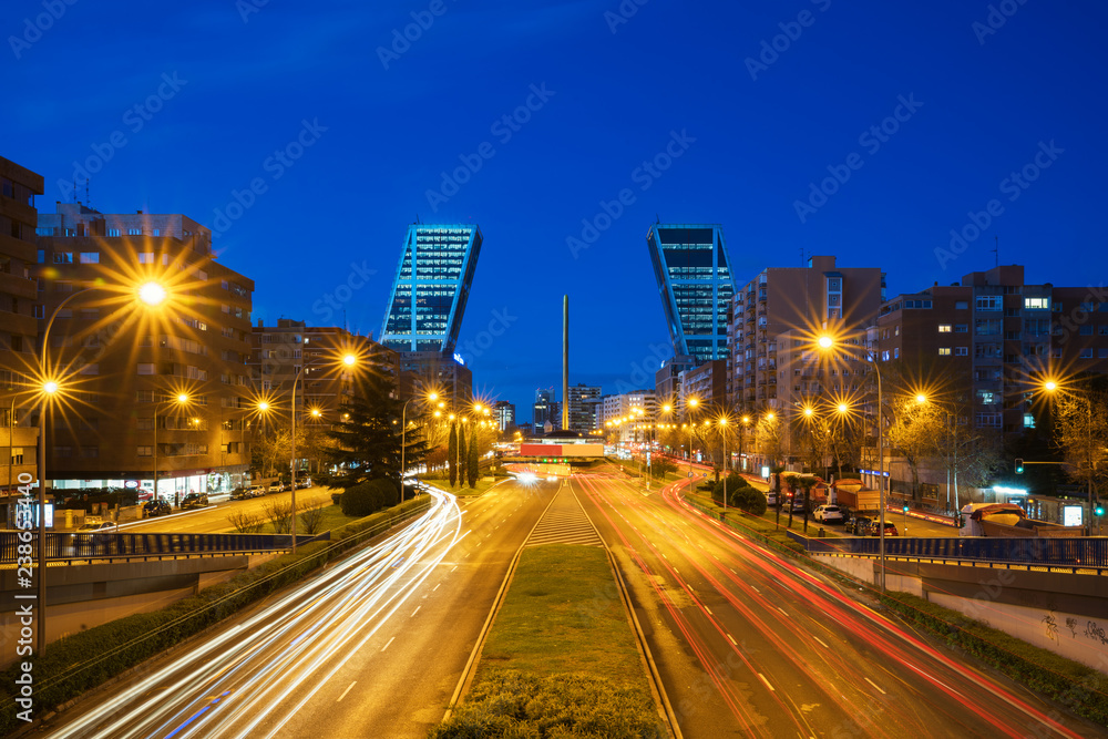 卡斯蒂利亚广场（Plaza Castilla）是西班牙马德里新的经济中心。它是其中之一