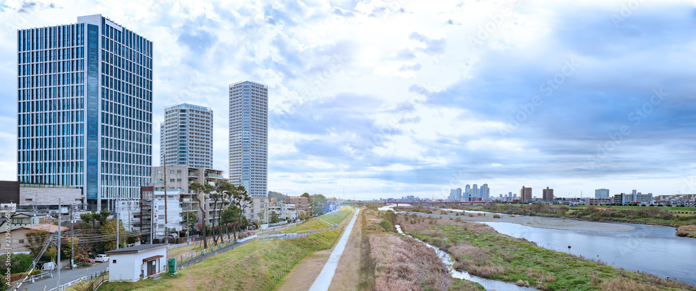 広々とした川沿いの景色（二子玉川）