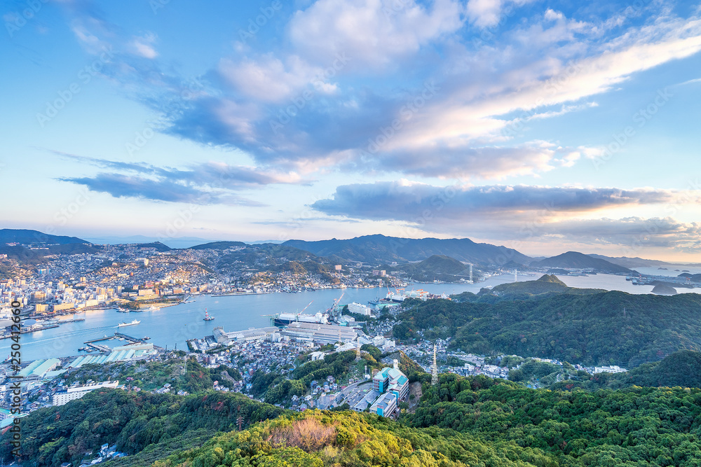 商业理念，从伊那山出发的长崎黄昏的现代城市景观，新的三大夜景