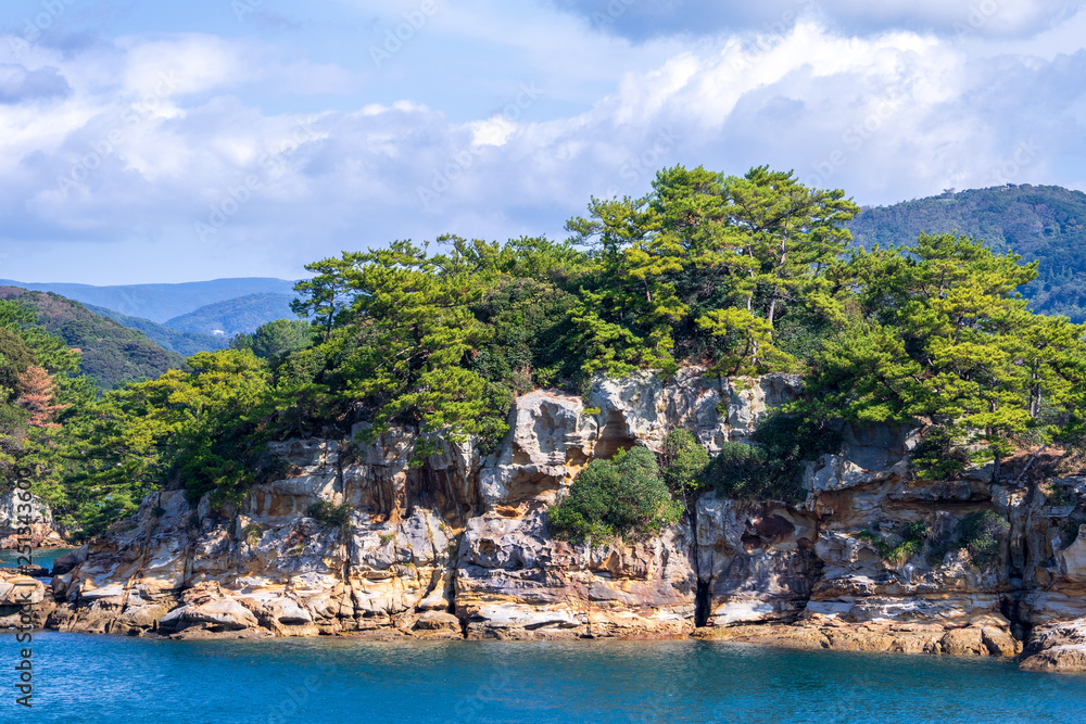 晴朗的日子里，蓝海上的许多小岛，著名的久宿岛（99岛）珍珠海度假胜地