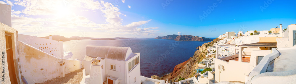 Panorama Oia Village建筑。希腊圣托里尼岛