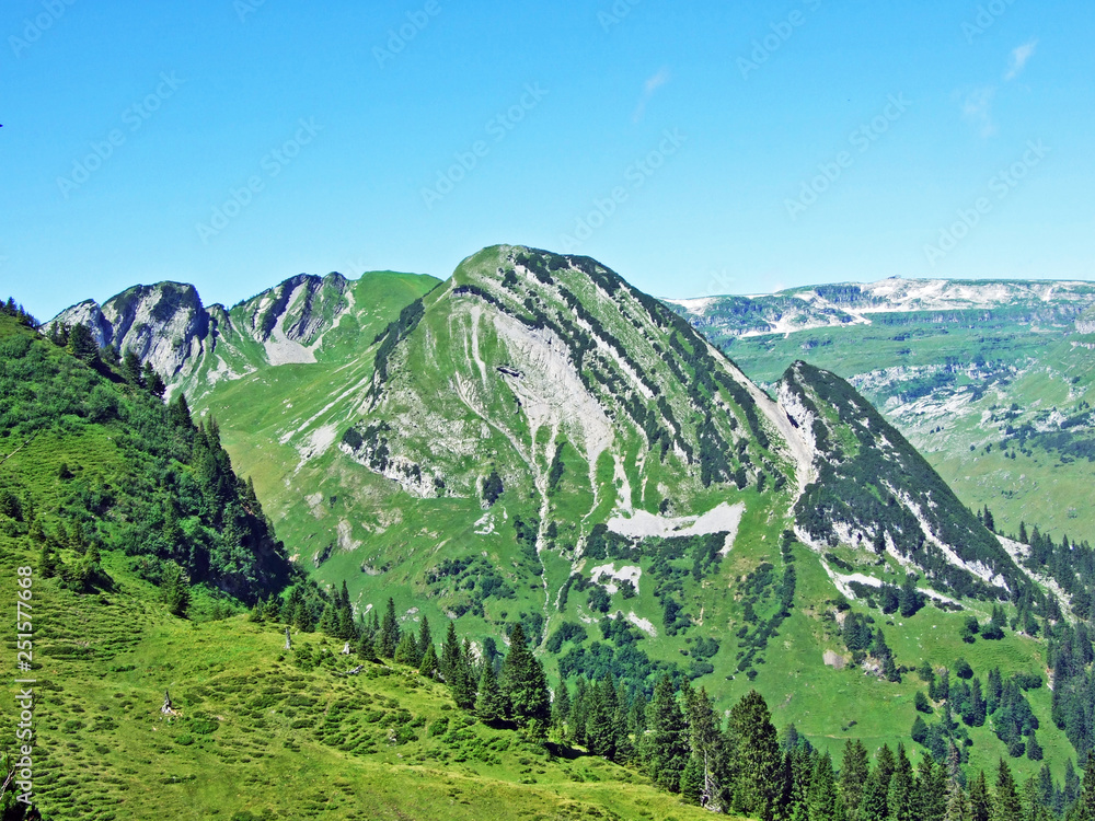 Alpine peak Förenchopf above the Voralpsee lake and the Alviergruppe mountain range - Canton of St. 