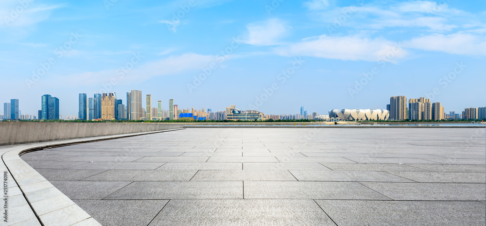 美丽的杭州城市天际线全景空荡荡的广场楼层