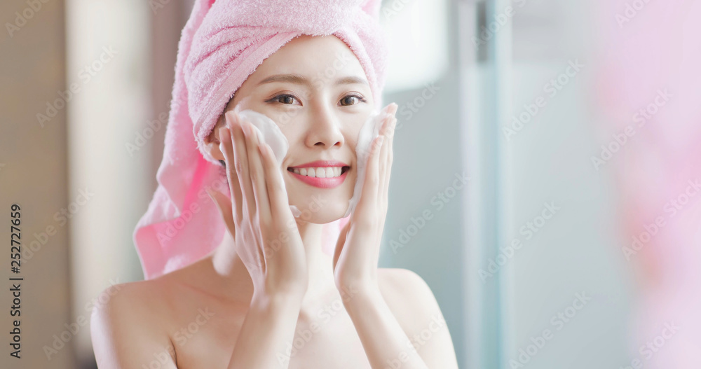 woman wash her face