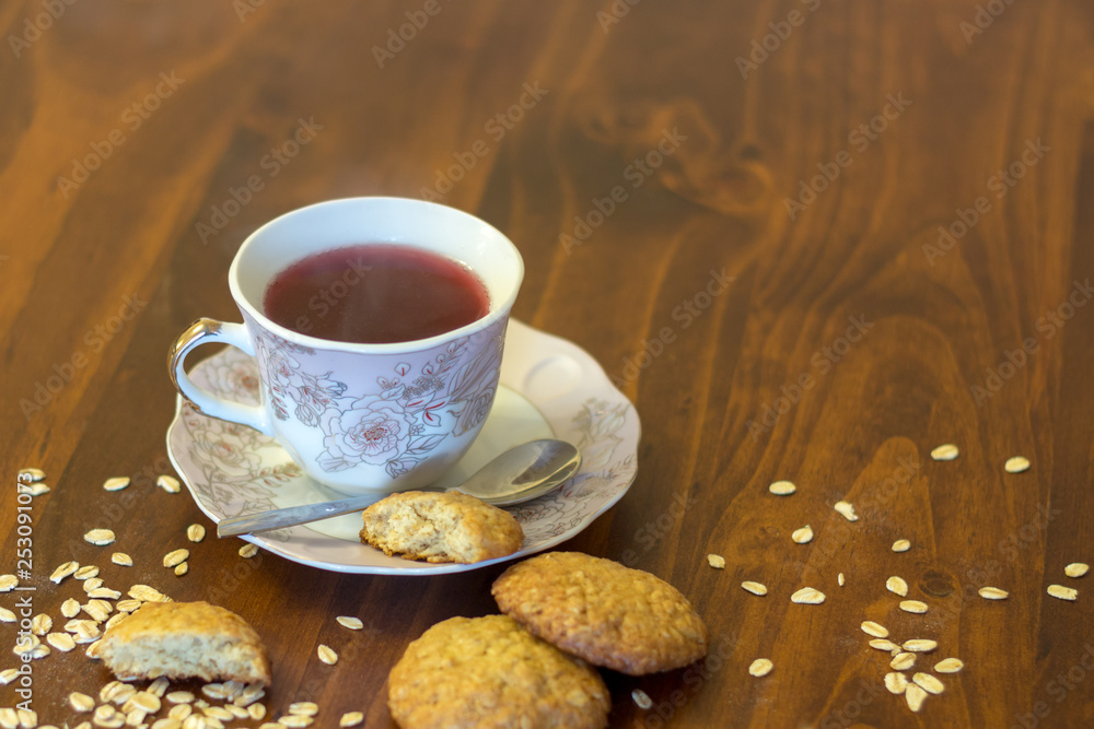 燕麦饼干配一杯茶