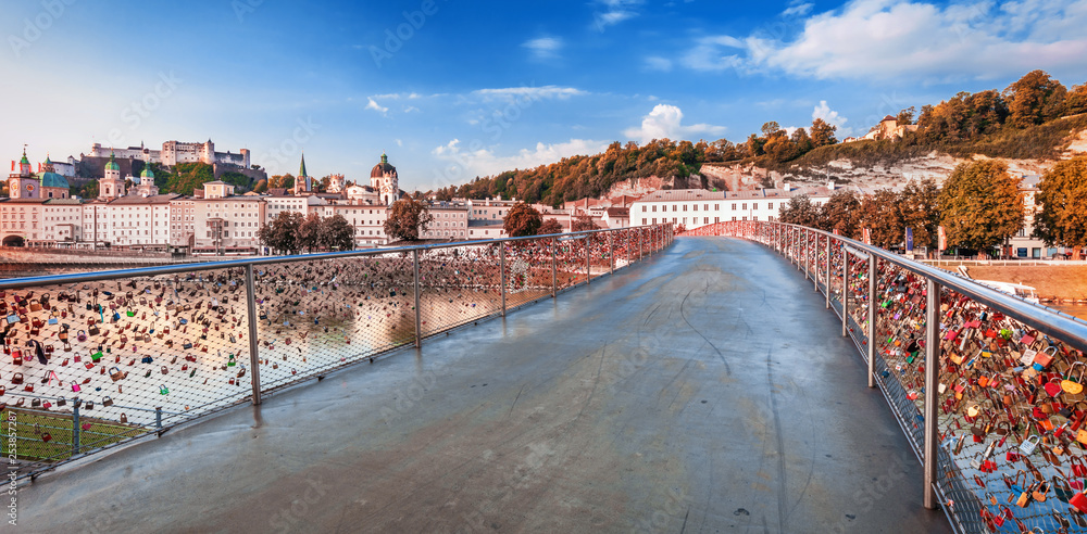 奥地利萨尔茨堡，秋天的Festung Hohensalzburg herriage，萨尔茨堡天际线美景