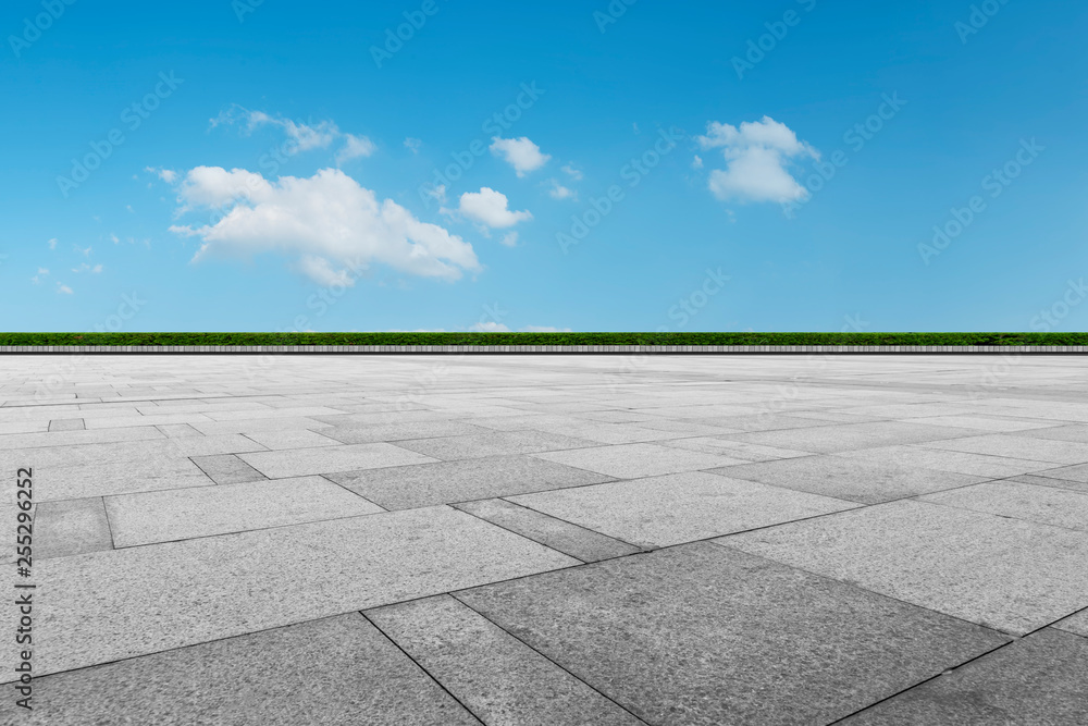 空旷的方瓦和美丽的天空风景