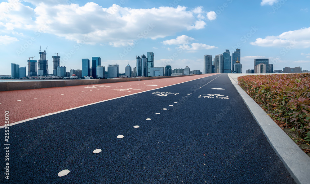 城市道路、公路和建筑天际线……