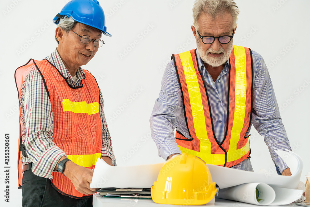 从事建筑规划的高级工程师和建筑师。房屋建筑概念。