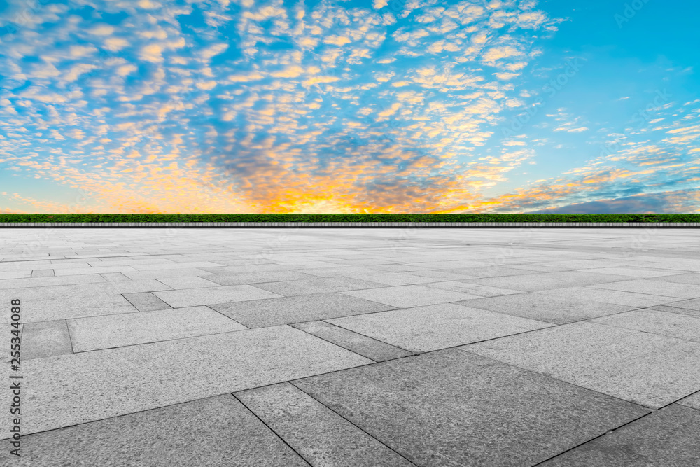 空旷的方瓦和美丽的天空风景