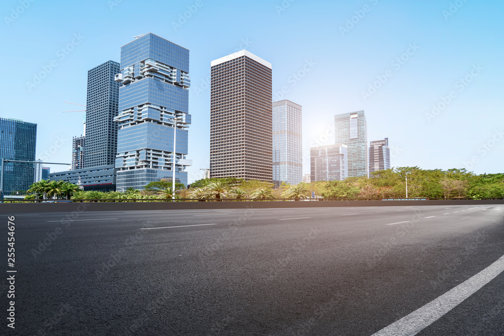 城市道路、公路和建筑天际线