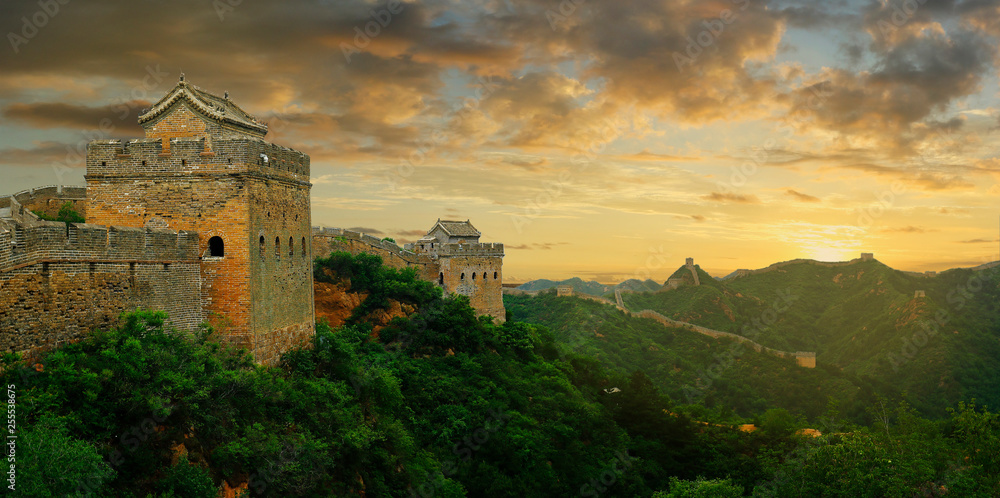 中国长城上的日落，金山岭