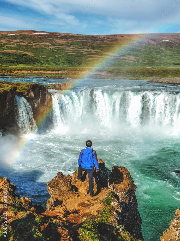 Godafoss（冰岛语：众神的瀑布）是冰岛著名的瀑布
1852446368,美味可口的蔬菜玉米卷