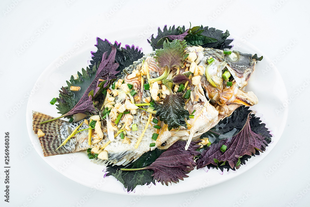 Perilla steamed fish