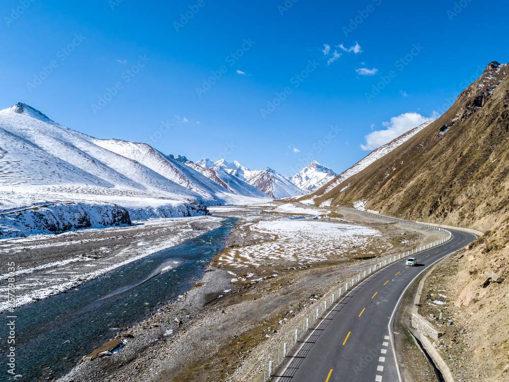 Snow Mountain Background of Duku Highway in Xinjiang，