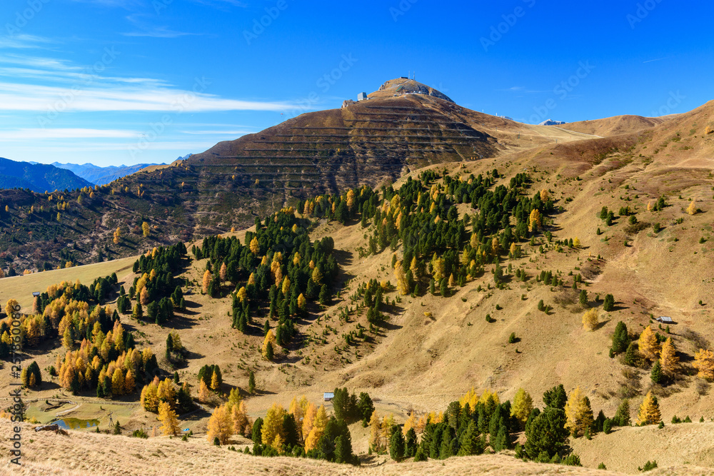 Jesienny krajobraz Dolomitów