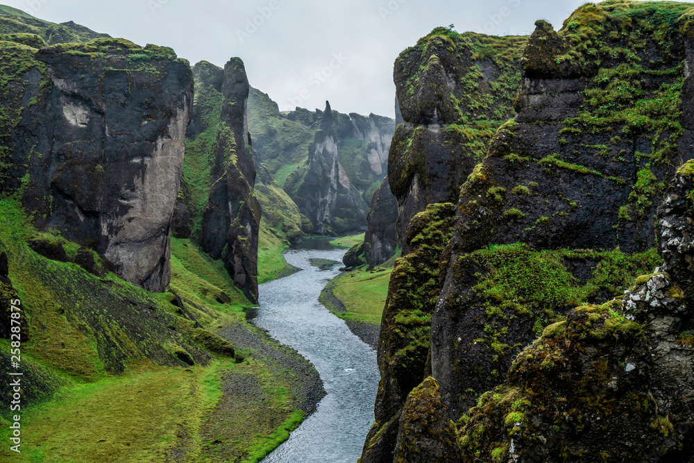 冰岛Fjadrargljufur独特的景观。顶级旅游目的地。FjadraargljufurCanyon是一个m