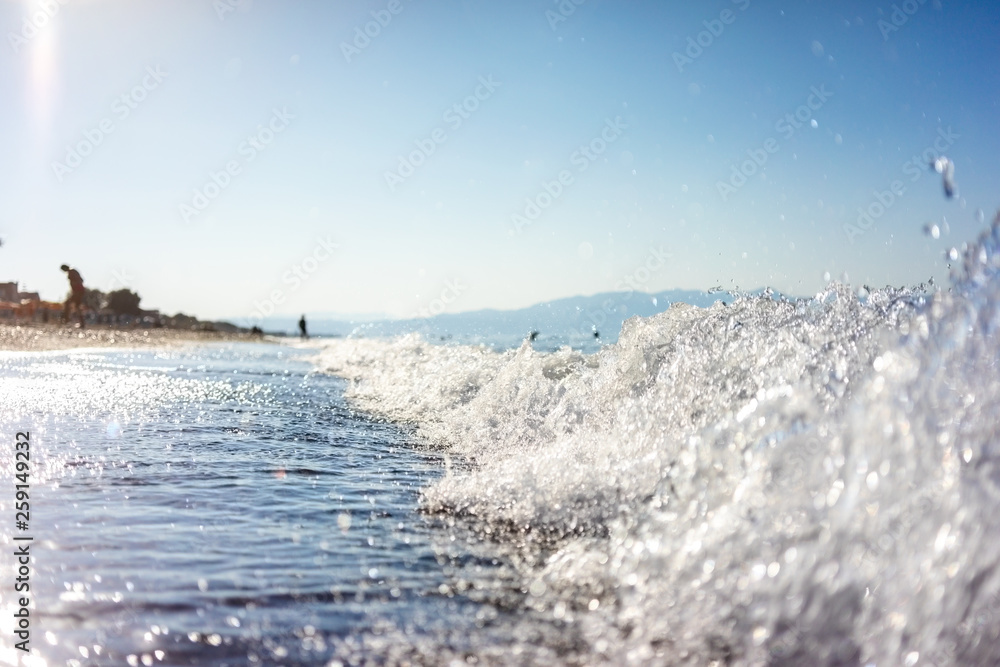 海滩上的波浪