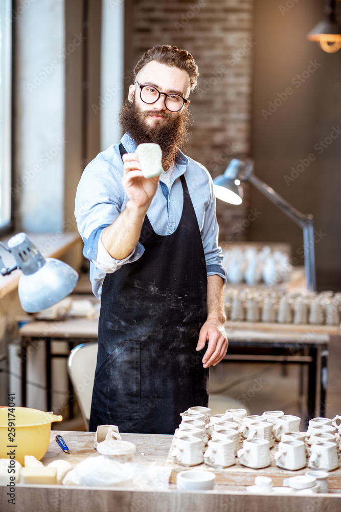 在陶器厂工作的人