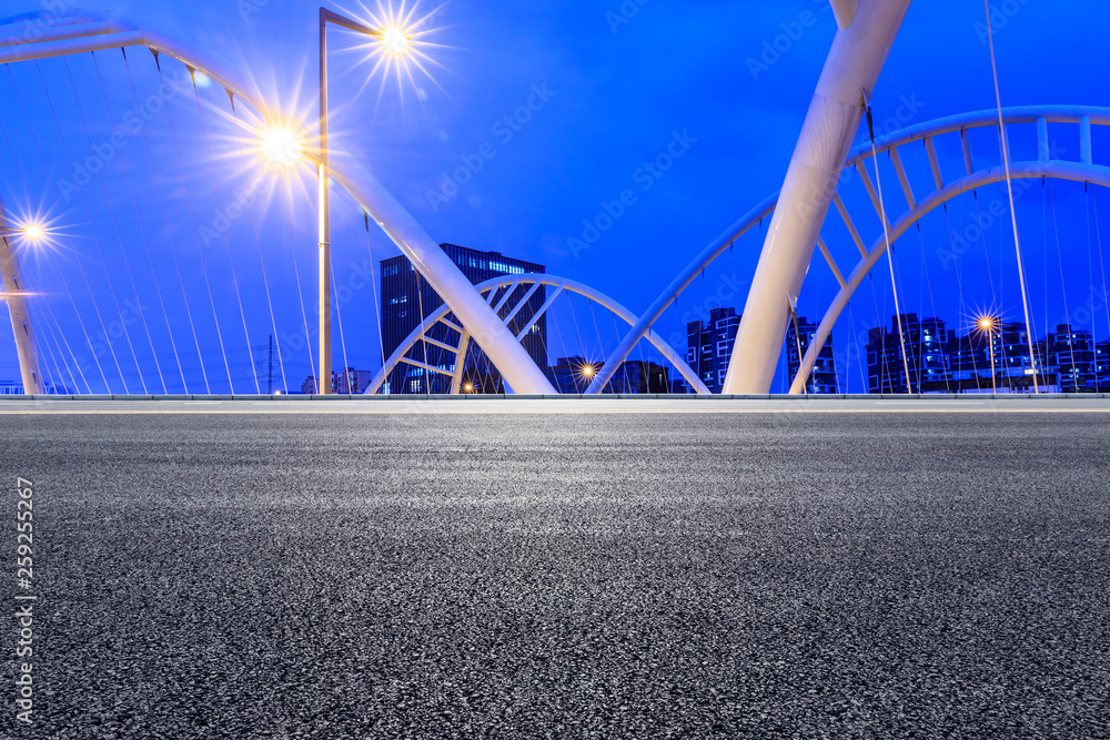 上海夜间空沥青路桥施工