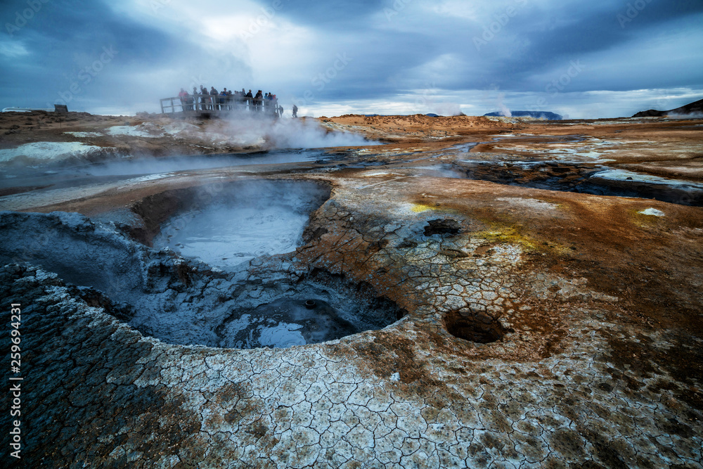 Hverir（冰岛语：Hverarond）是冰岛米瓦顿的地热区。Hverir是著名的旅游目的地