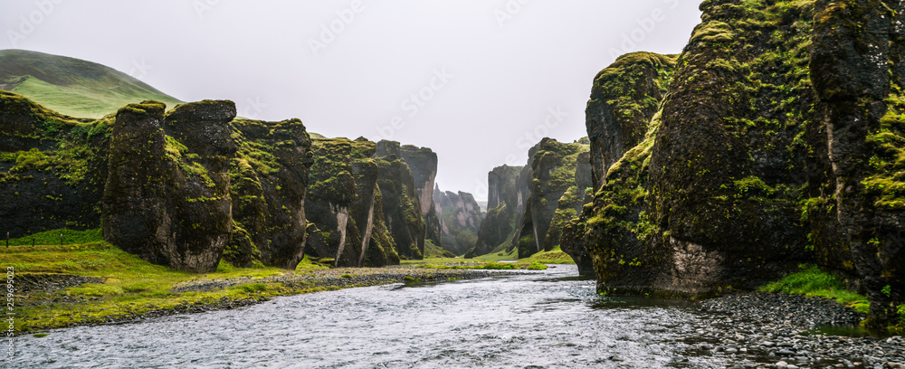 冰岛Fjadrargljufur独特的景观。顶级旅游目的地。FjadraargljufurCanyon是一个m