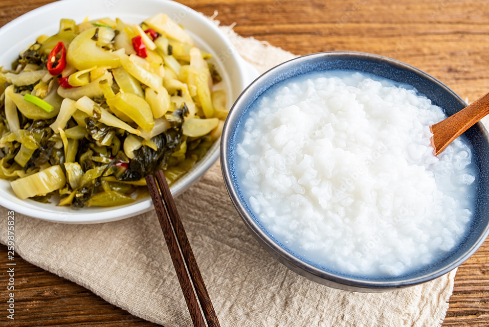 夏季开胃菜食谱酸菜配粥