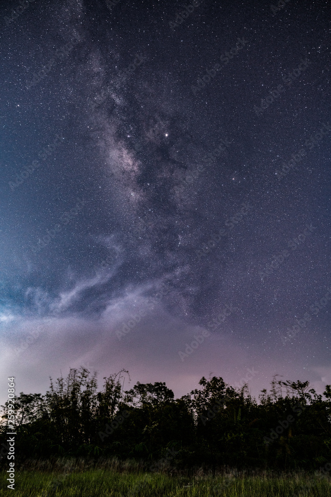 银河系和夜空中的恒星