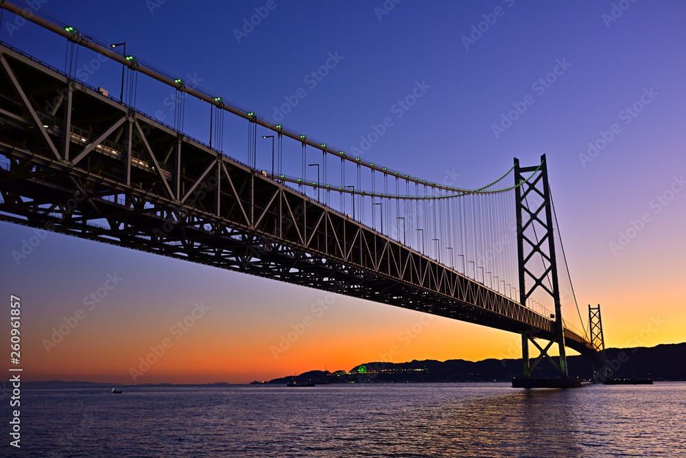 ブルーモーメントの明石海峡大橋