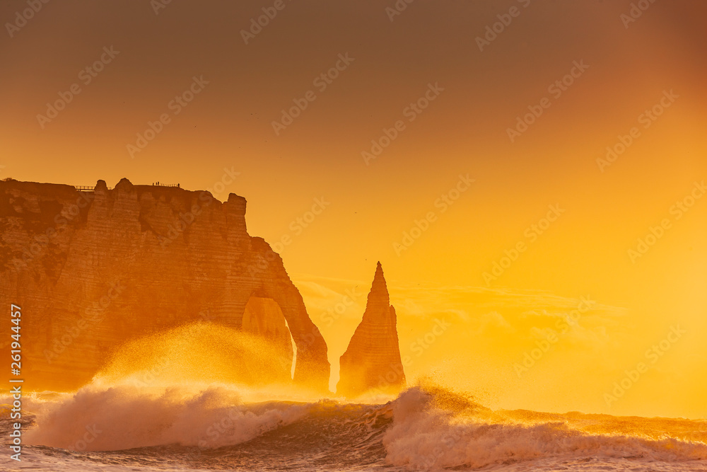 Klippen von Etretat bei Sonnenuntergang