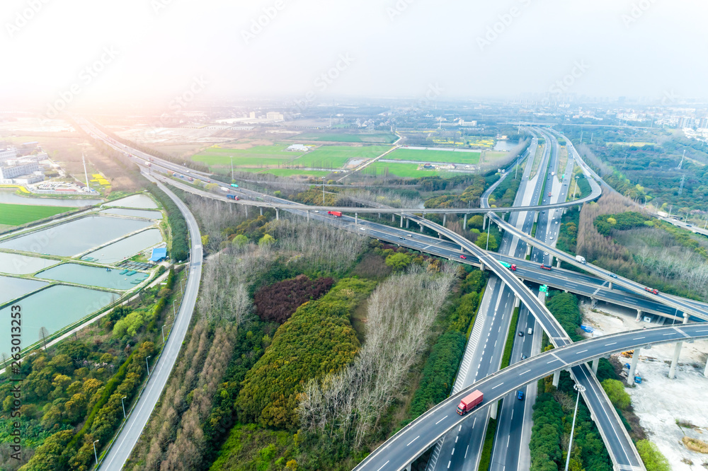 上海高速公路和立交桥鸟瞰图