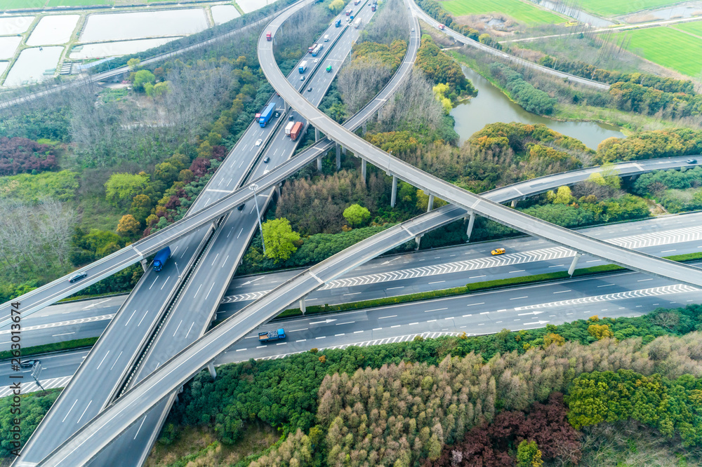 上海市高速公路和立交桥鸟瞰图