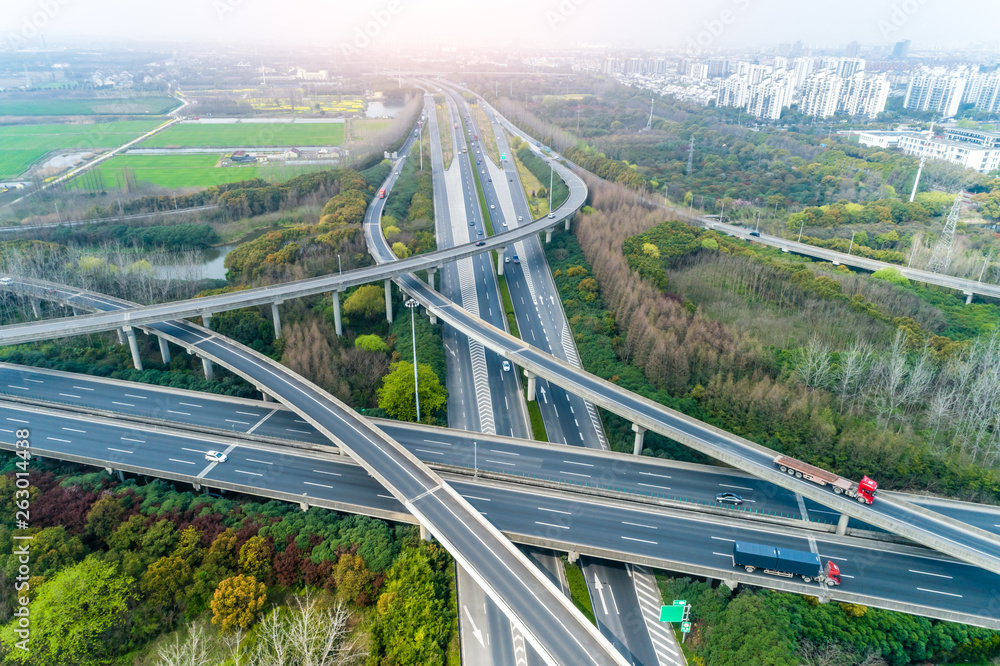 上海市高速公路和立交桥鸟瞰图