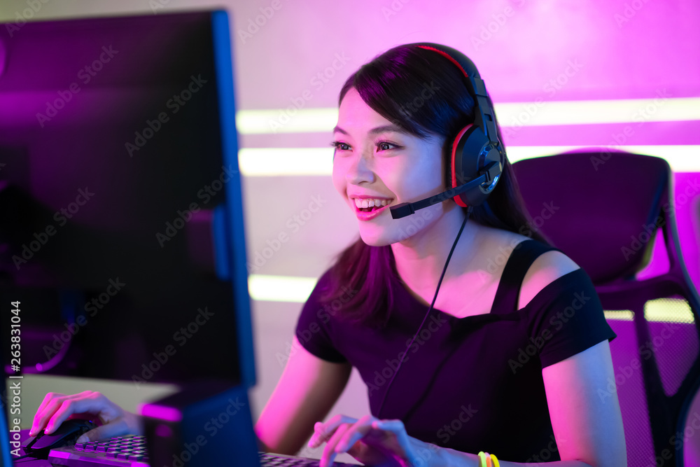 cyber sport gamer playing game