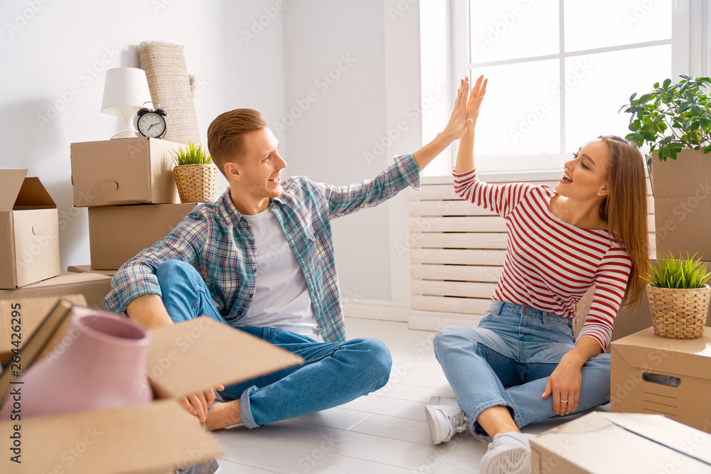 couple moving to new apartment