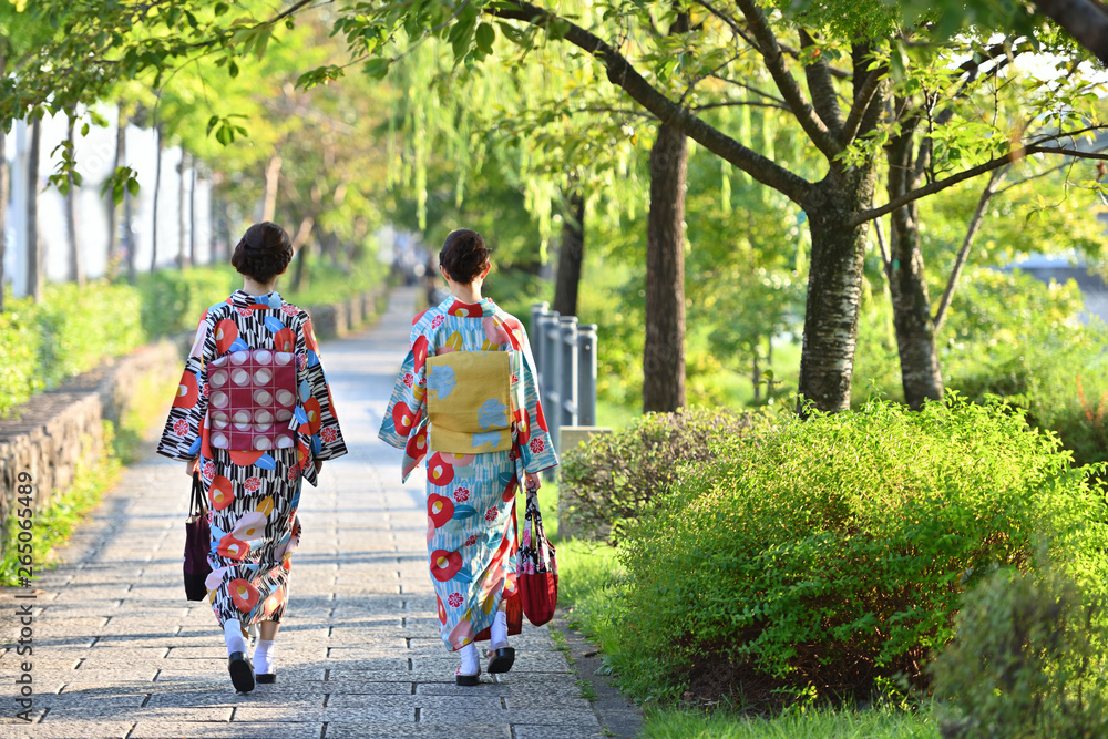 着物で鴨川を散歩