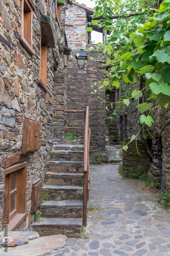 Eindrücke des Dorfes Talasnal in der Serra da Lousa