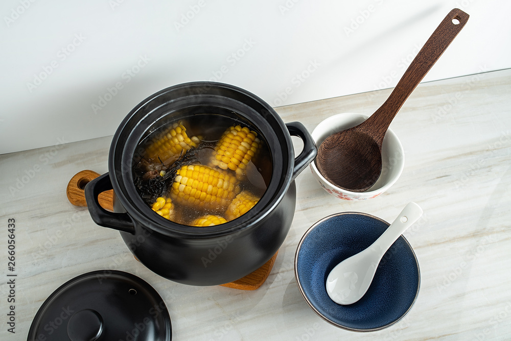 Guangdong old fire soup corn bone soup