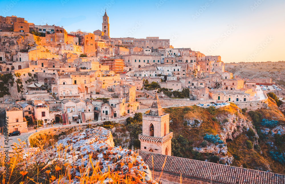 意大利Basilicata，日出时的Sassi di Matera